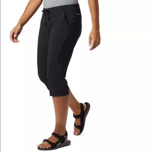 Columbia | Black Hiking Convertible Capri Pants  70% Tactel Nylon 30%Cotton